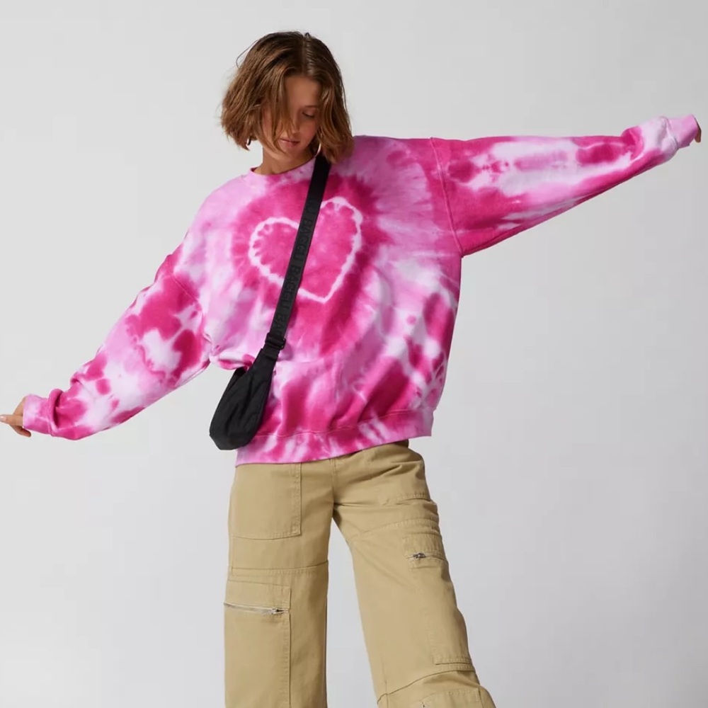 Urban Renewal Remade Heart Tie-Dye Crew Neck Sweatshirt in Pink OS